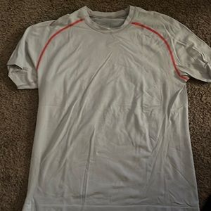 Lululemon t shirt size L great condition